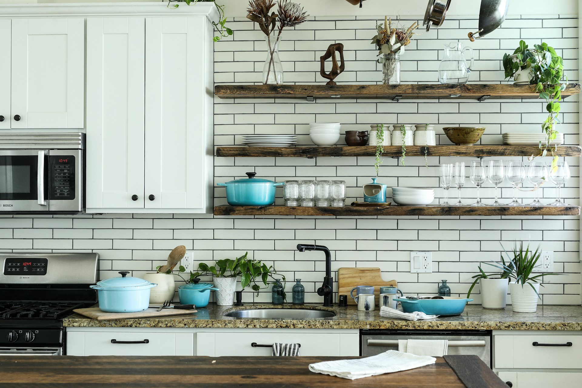 Open kitchen shelves